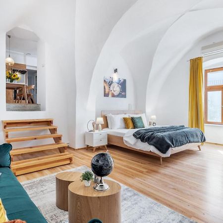 Wine & Bike City Tower Apartments Znojmo Bagian luar foto