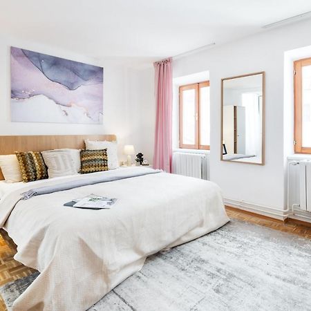 Wine & Bike City Tower Apartments Znojmo Bagian luar foto