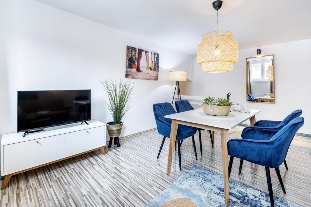 Wine & Bike City Tower Apartments Znojmo Bagian luar foto
