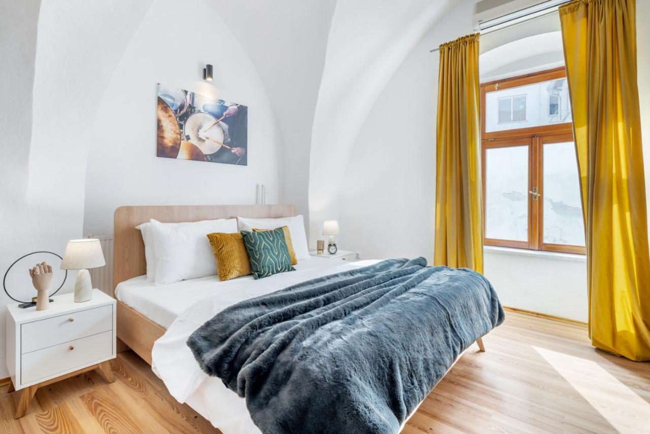 Wine & Bike City Tower Apartments Znojmo Bagian luar foto