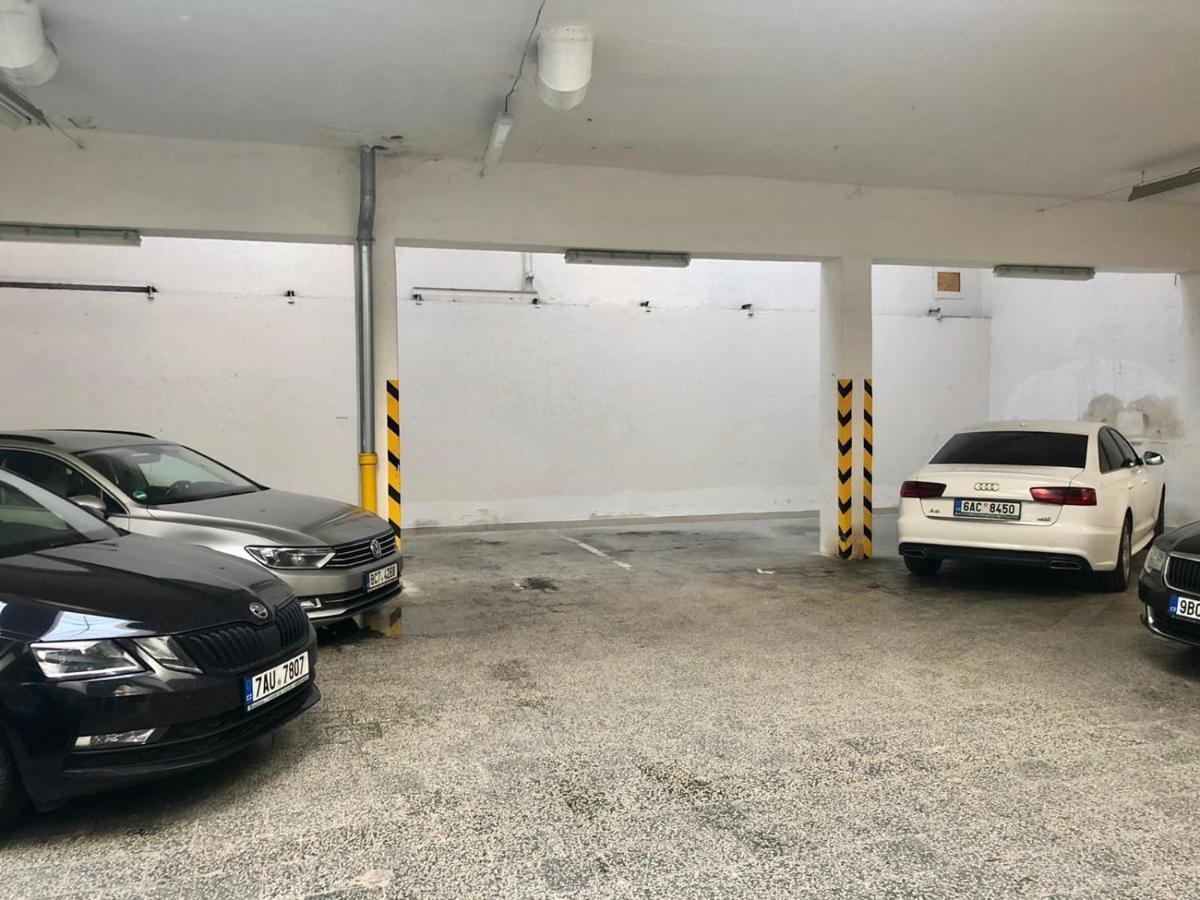 Wine & Bike City Tower Apartments Znojmo Bagian luar foto