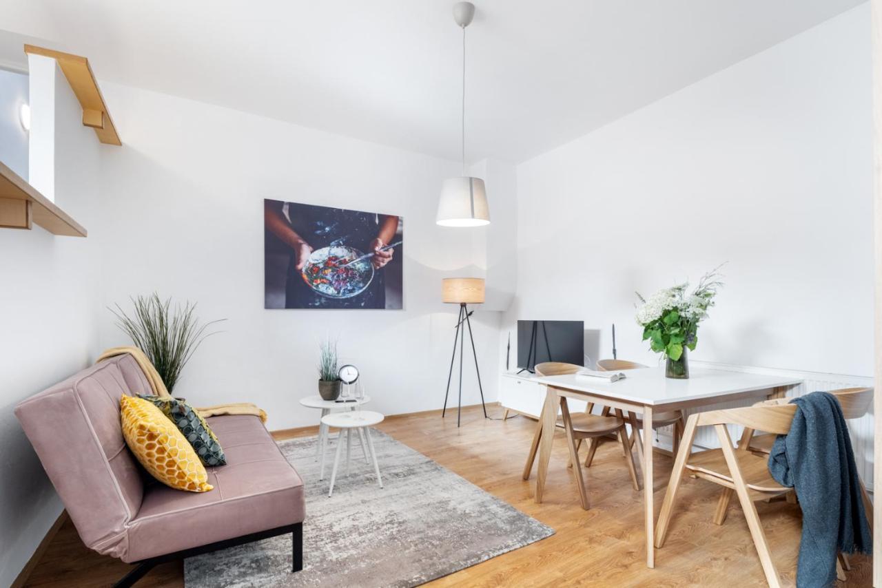 Wine & Bike City Tower Apartments Znojmo Bagian luar foto