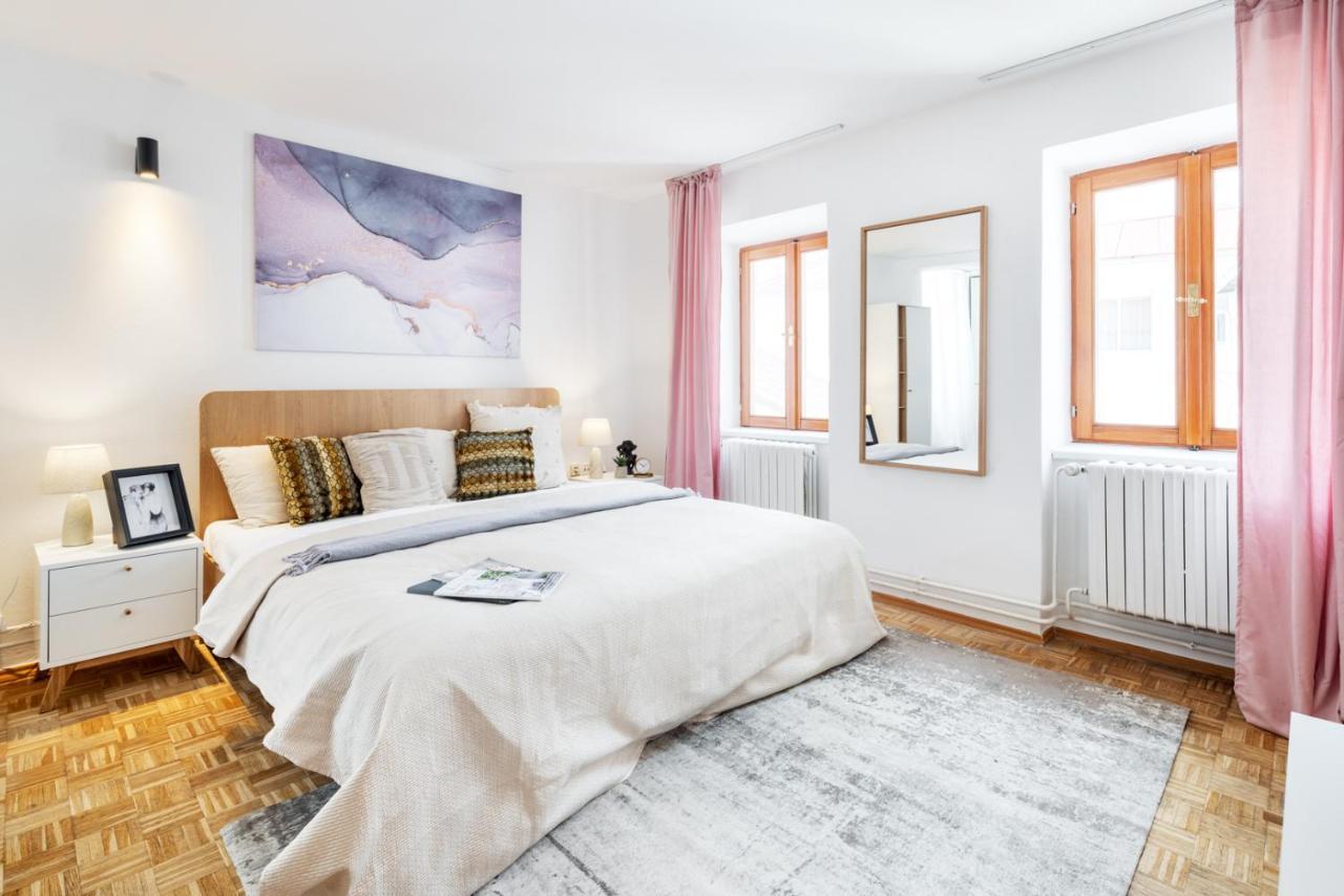 Wine & Bike City Tower Apartments Znojmo Bagian luar foto