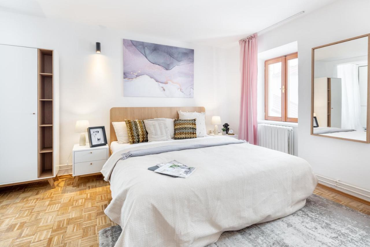 Wine & Bike City Tower Apartments Znojmo Bagian luar foto