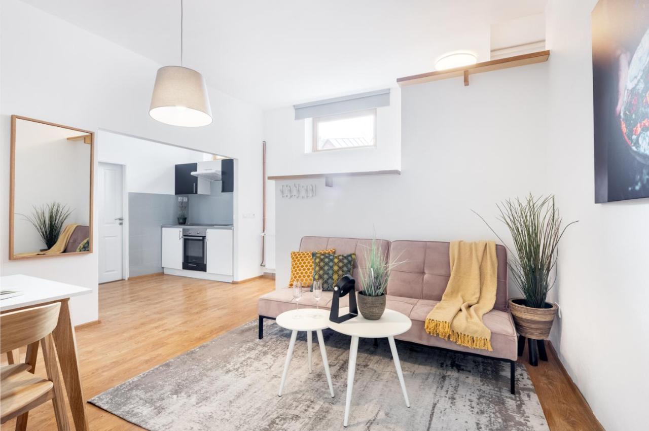 Wine & Bike City Tower Apartments Znojmo Bagian luar foto