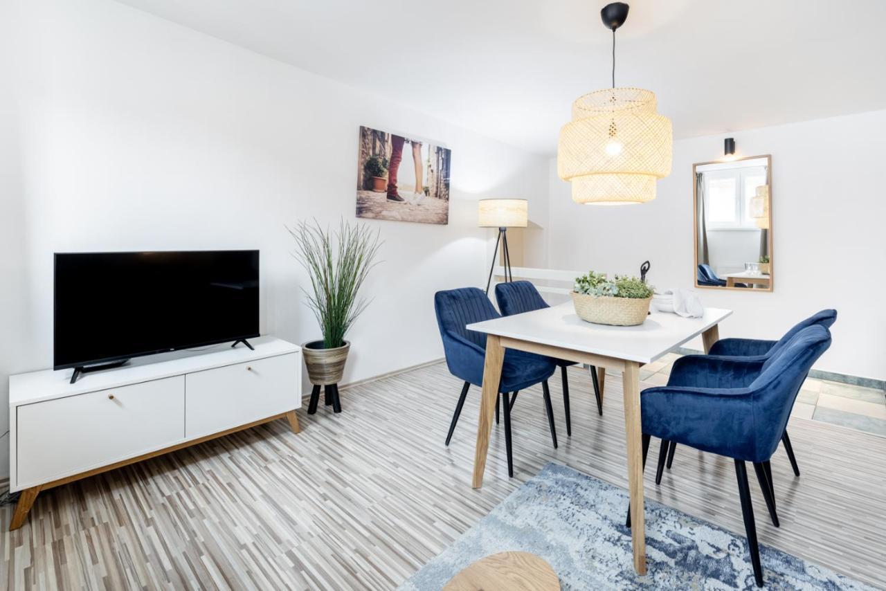 Wine & Bike City Tower Apartments Znojmo Bagian luar foto