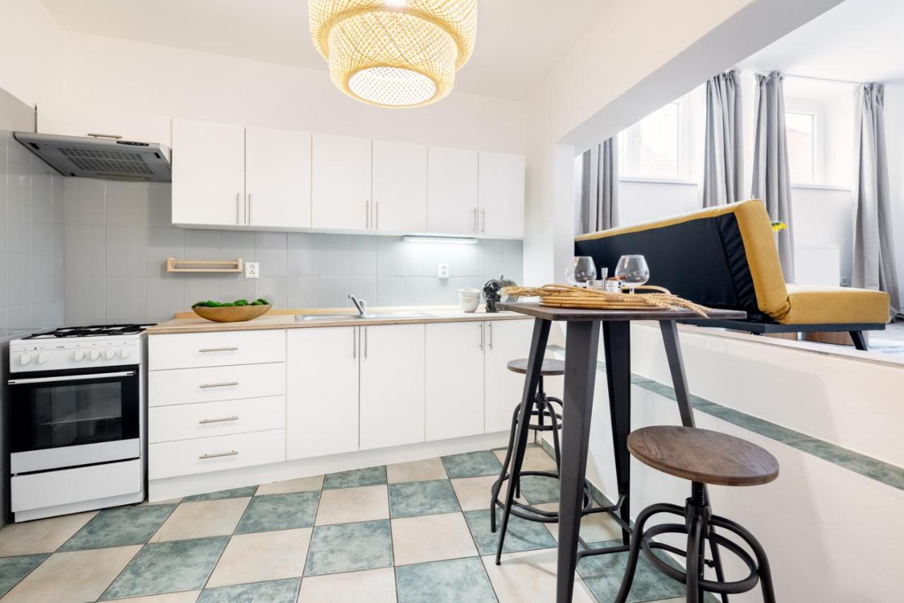 Wine & Bike City Tower Apartments Znojmo Bagian luar foto