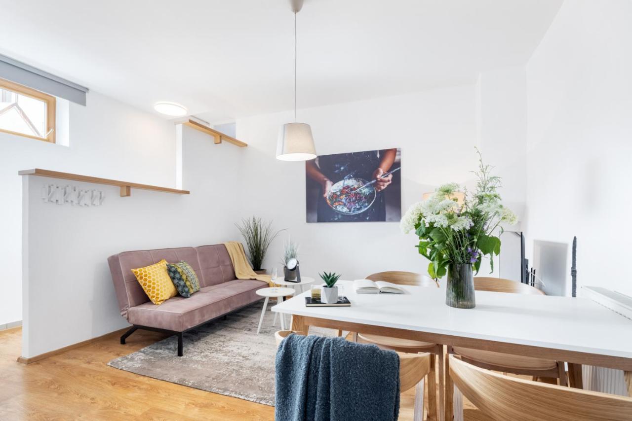 Wine & Bike City Tower Apartments Znojmo Bagian luar foto