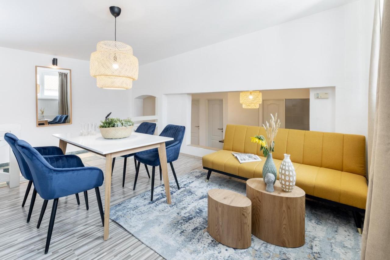 Wine & Bike City Tower Apartments Znojmo Bagian luar foto