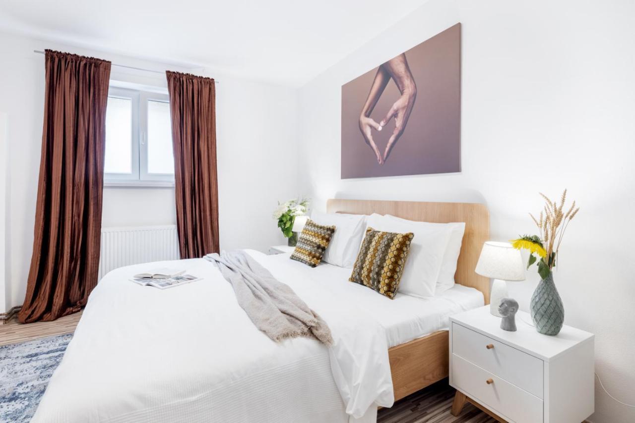 Wine & Bike City Tower Apartments Znojmo Bagian luar foto