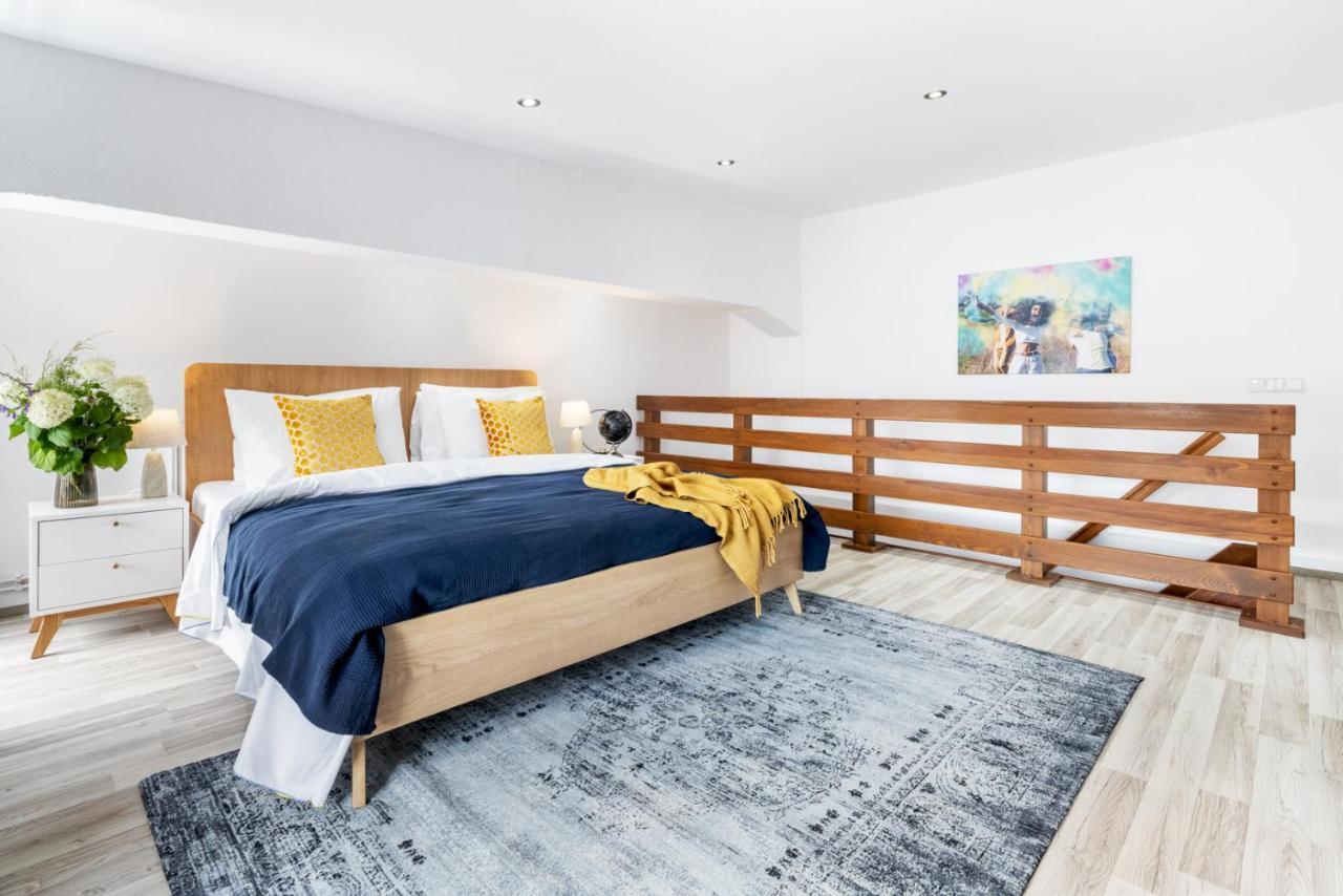 Wine & Bike City Tower Apartments Znojmo Bagian luar foto