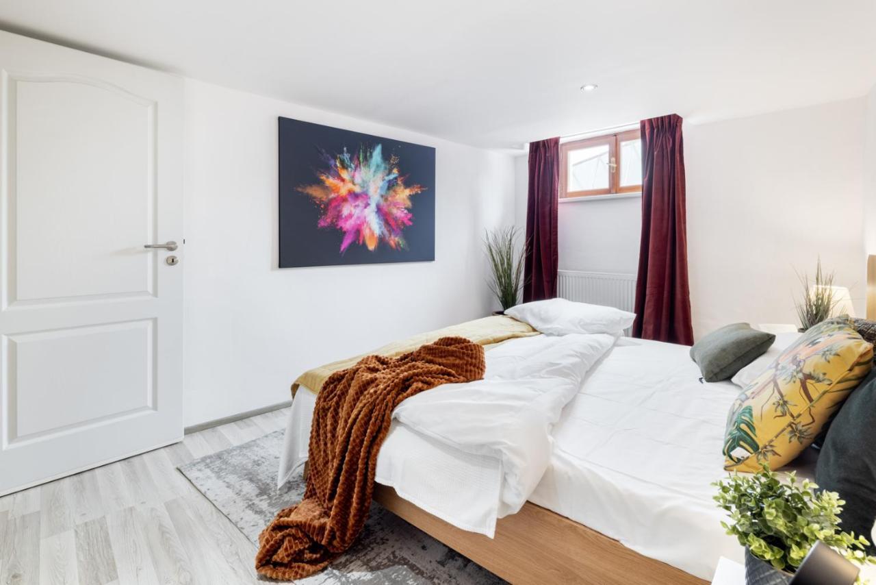 Wine & Bike City Tower Apartments Znojmo Bagian luar foto