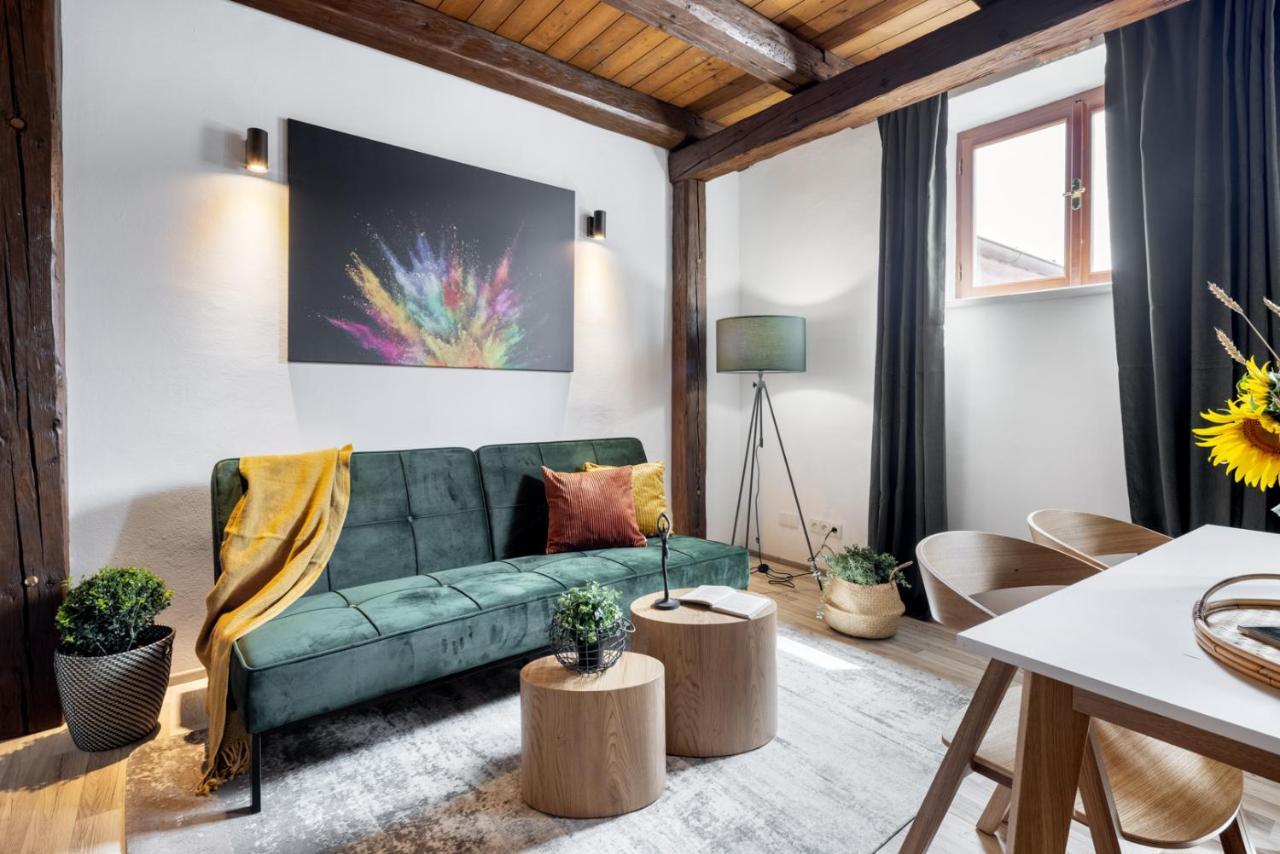 Wine & Bike City Tower Apartments Znojmo Bagian luar foto