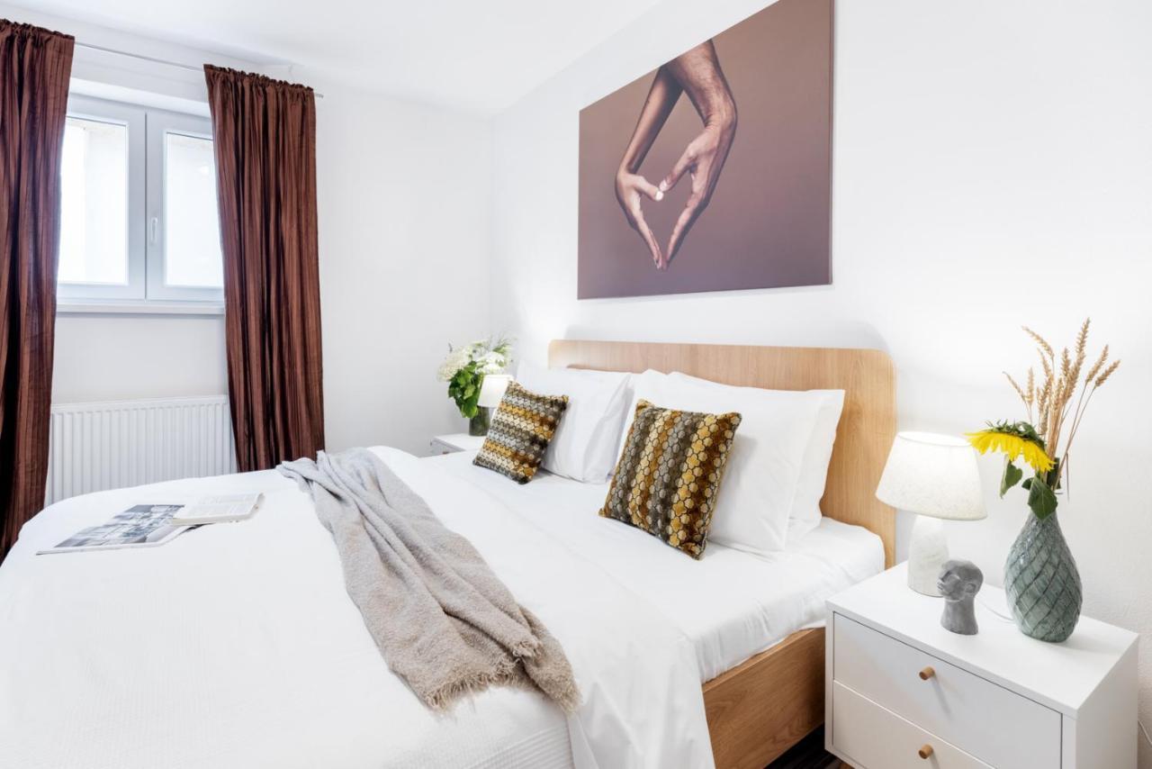 Wine & Bike City Tower Apartments Znojmo Bagian luar foto