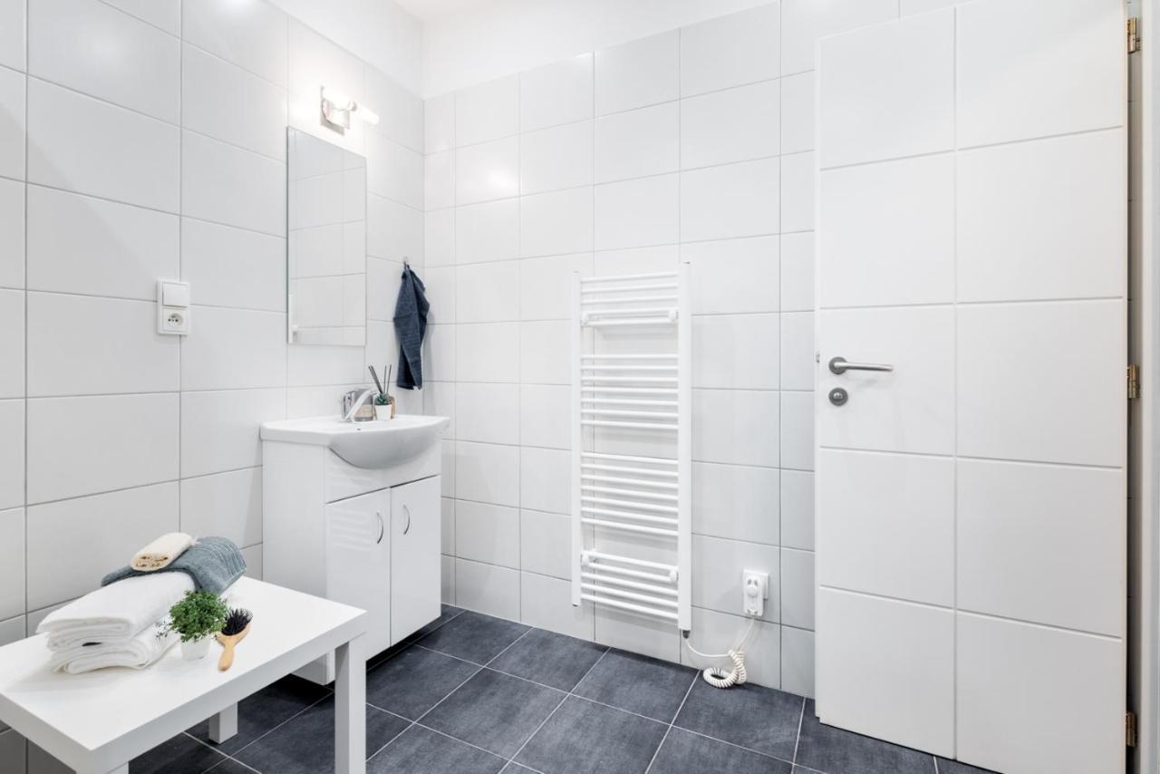 Wine & Bike City Tower Apartments Znojmo Bagian luar foto