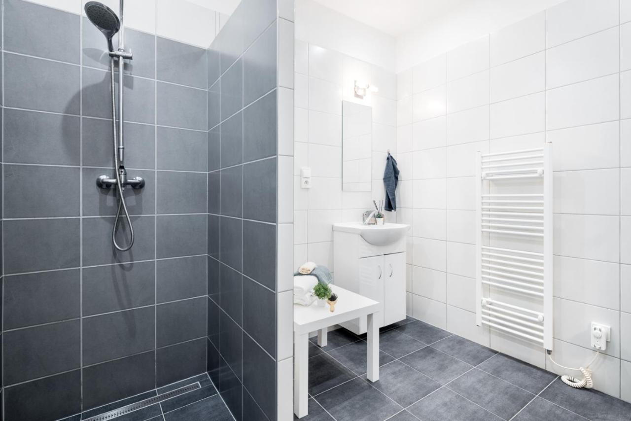 Wine & Bike City Tower Apartments Znojmo Bagian luar foto