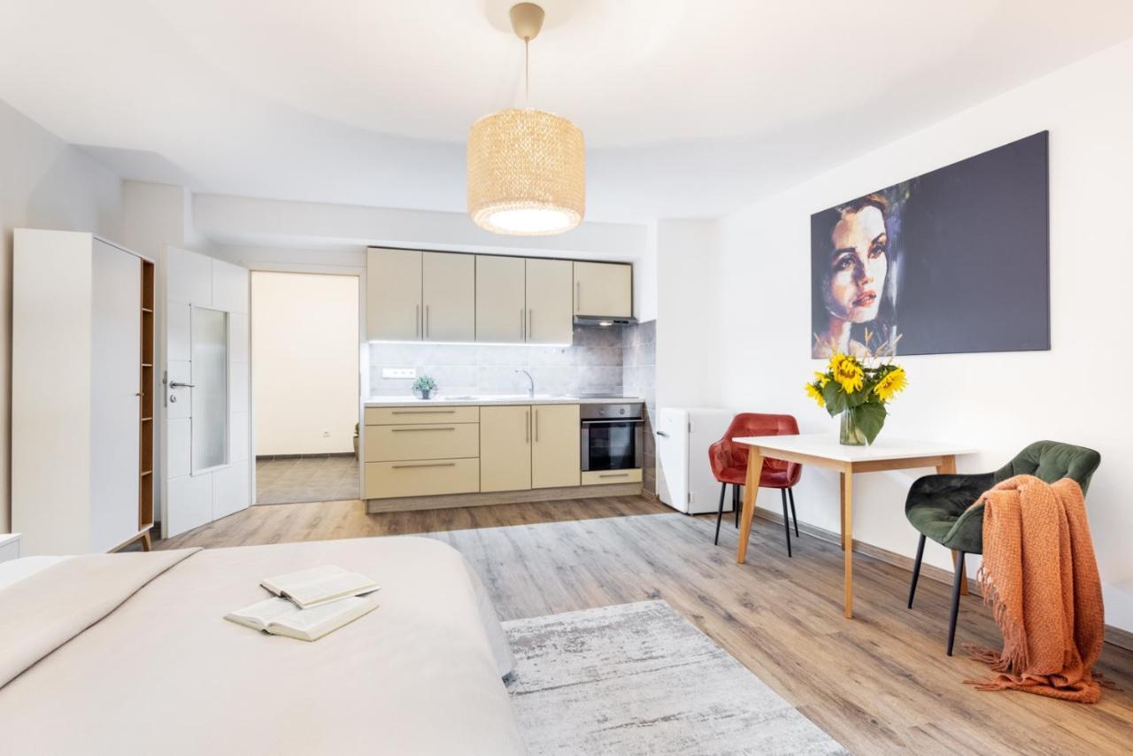 Wine & Bike City Tower Apartments Znojmo Bagian luar foto