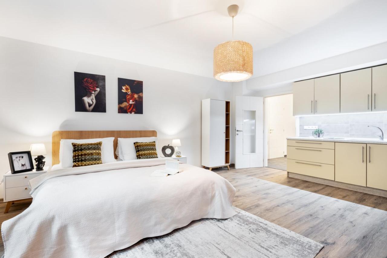 Wine & Bike City Tower Apartments Znojmo Bagian luar foto