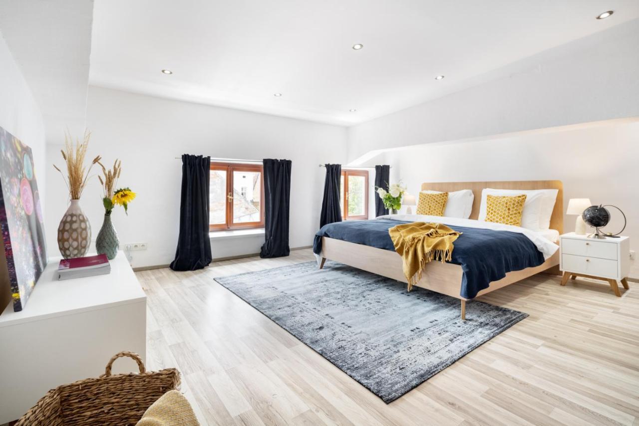 Wine & Bike City Tower Apartments Znojmo Bagian luar foto