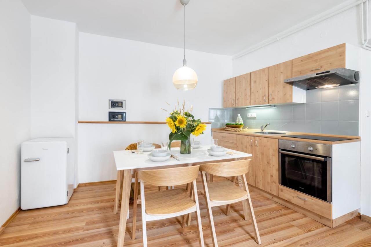 Wine & Bike City Tower Apartments Znojmo Bagian luar foto