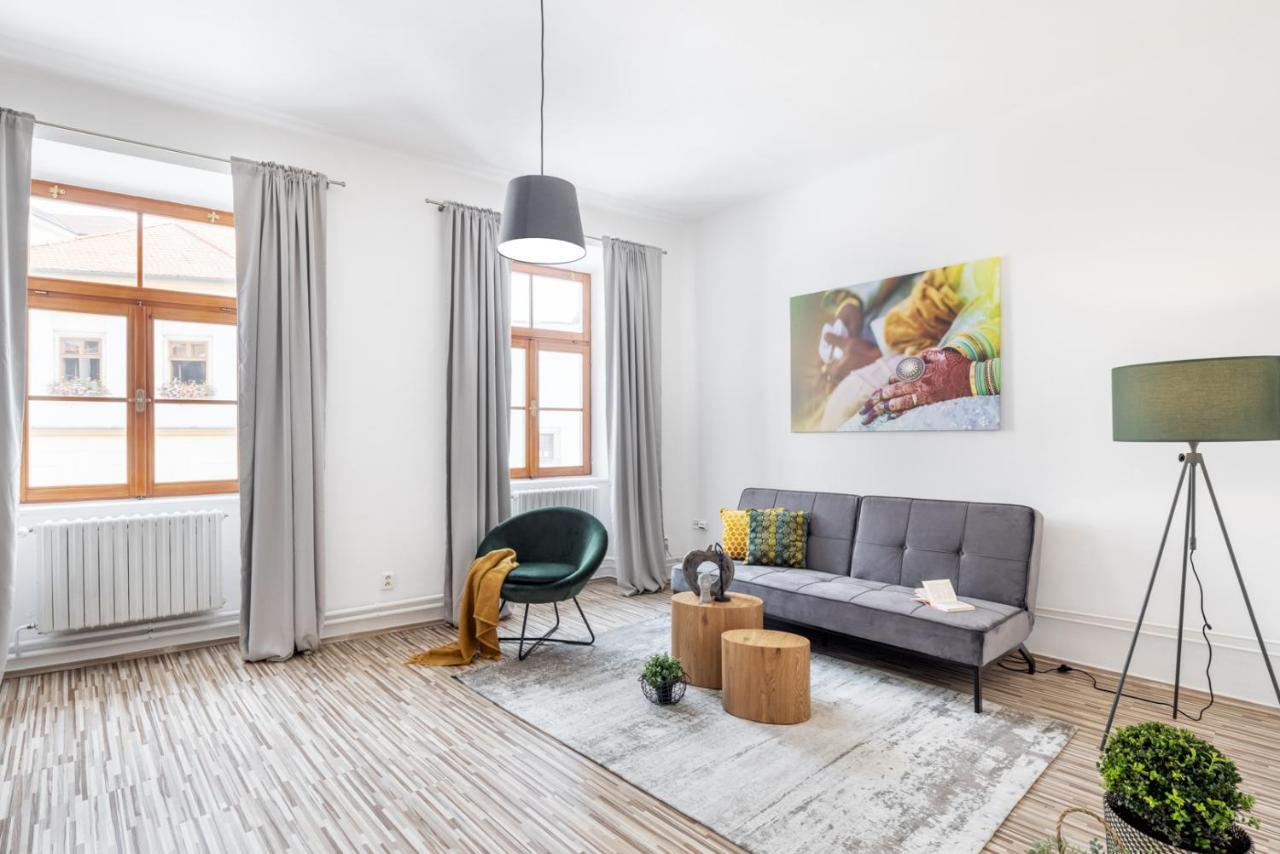 Wine & Bike City Tower Apartments Znojmo Bagian luar foto