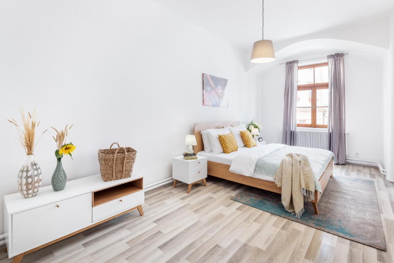 Wine & Bike City Tower Apartments Znojmo Bagian luar foto