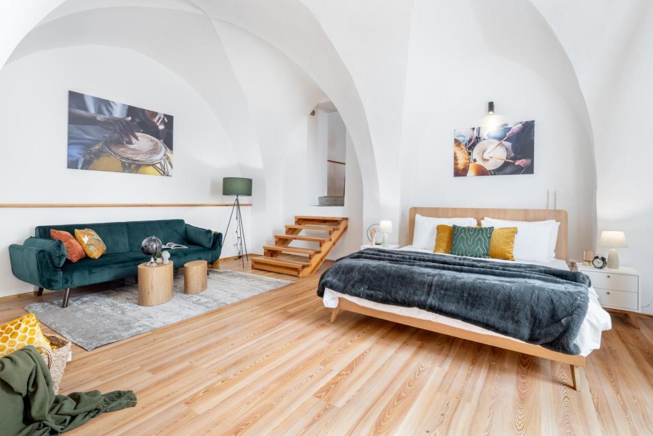 Wine & Bike City Tower Apartments Znojmo Bagian luar foto