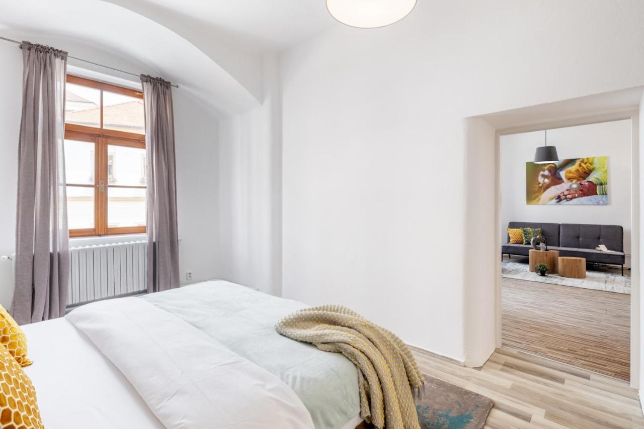 Wine & Bike City Tower Apartments Znojmo Bagian luar foto