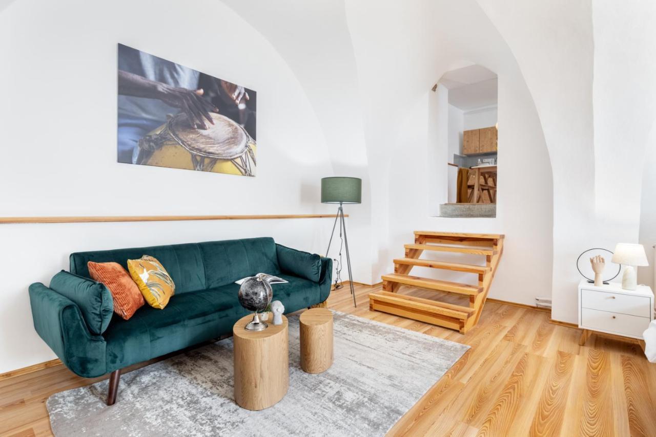 Wine & Bike City Tower Apartments Znojmo Bagian luar foto
