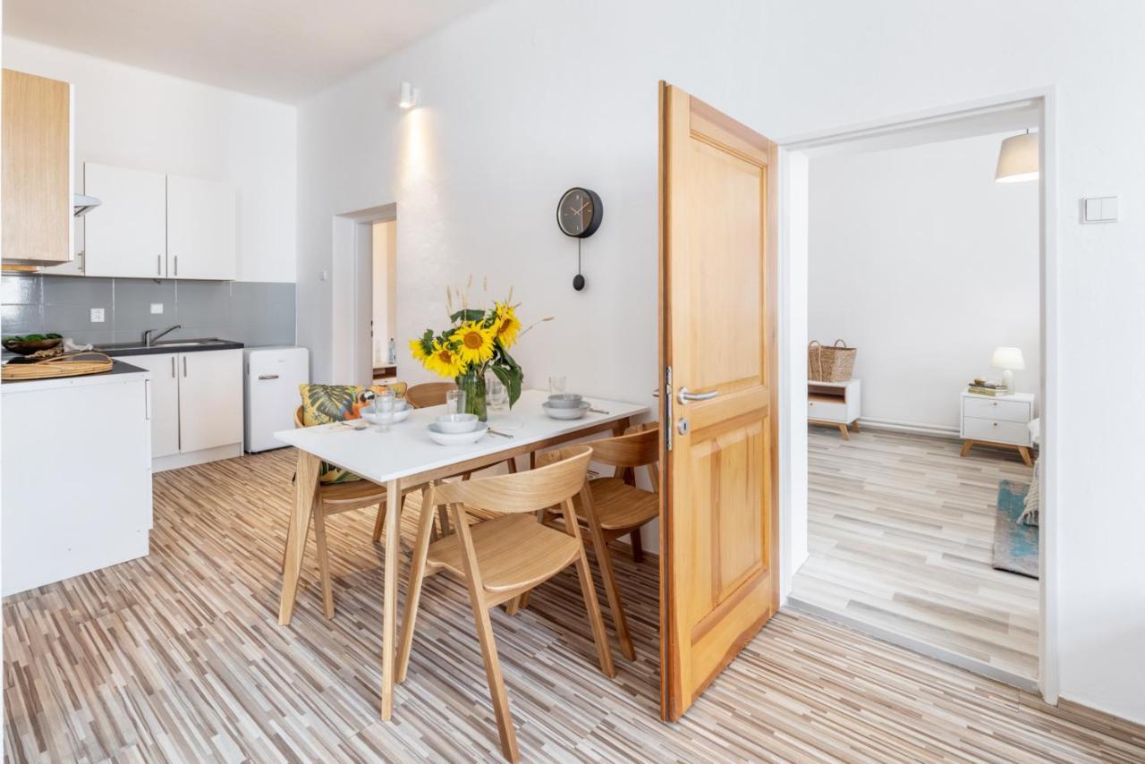 Wine & Bike City Tower Apartments Znojmo Bagian luar foto